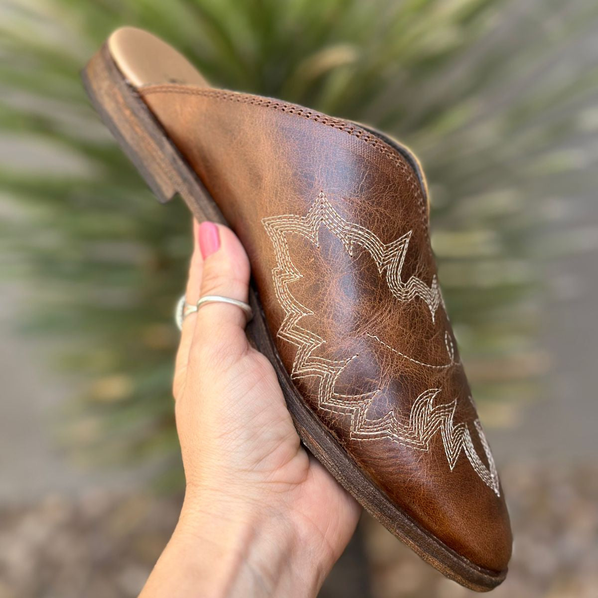 Oakley Mule