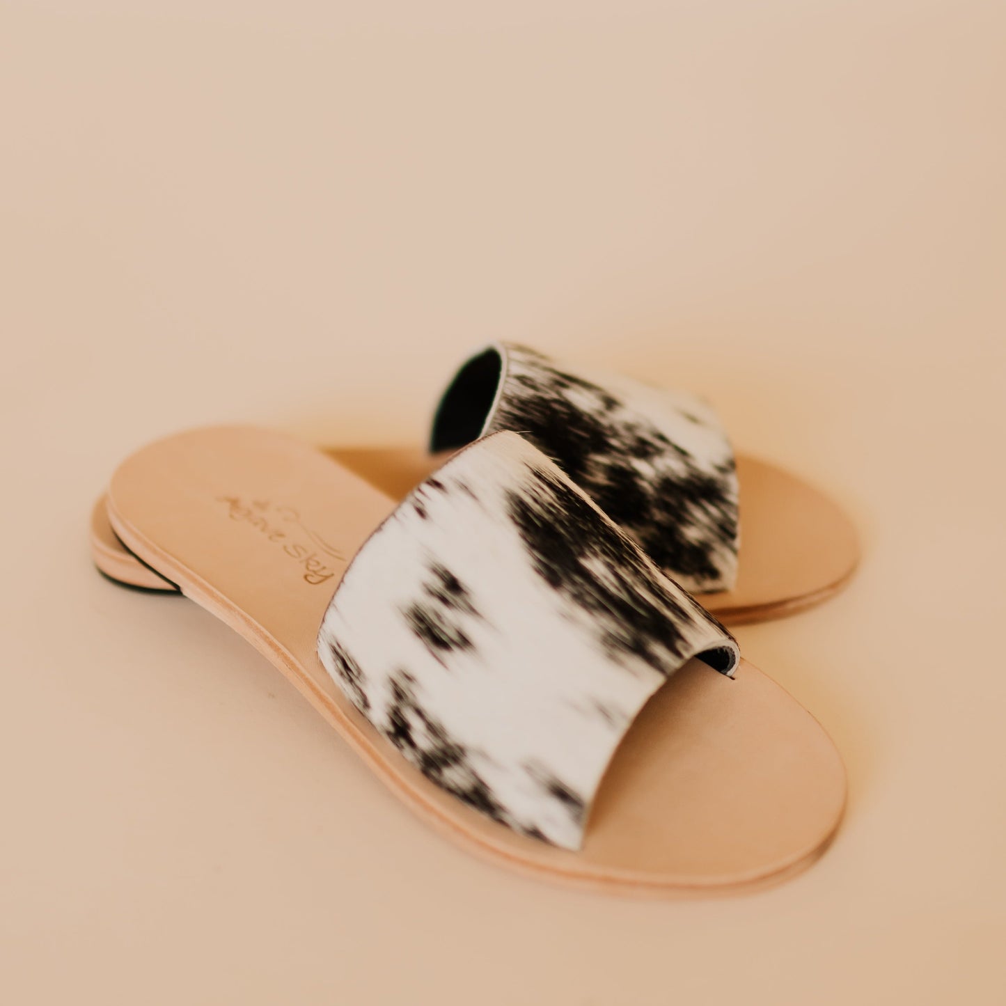 Nadia Cowhide Slide - Salt & Pepper