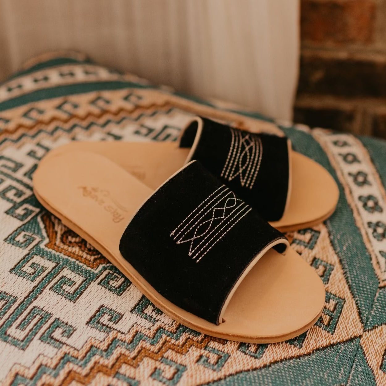 Nadia Western Slide - Black/Cream